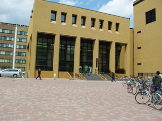 附属図書館本館